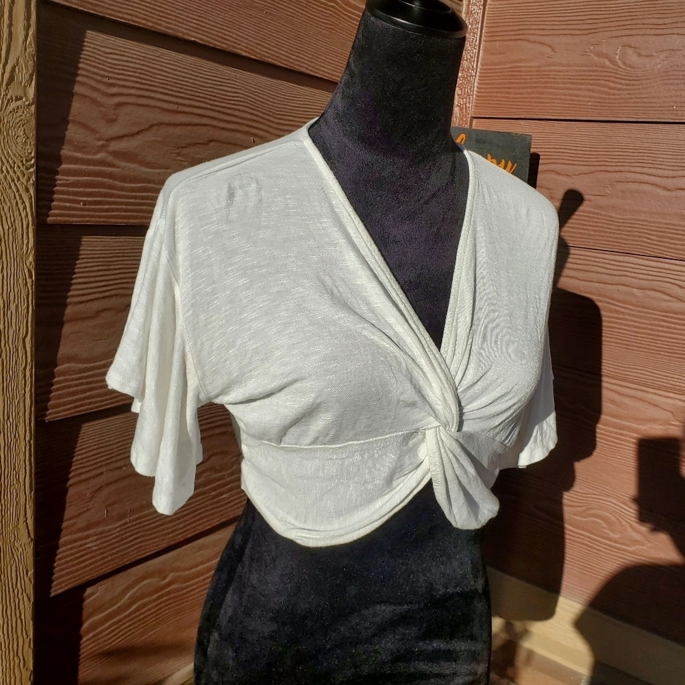 AE Studio White Women's Lightweight Flutter Sleeve V-Neck Crop Top Size Medium - Picture 8 of 16